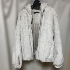 フリースフード付きライトグレーアウター　マフラー付