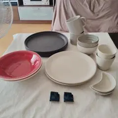 おしゃれな2人用食器セットのサムネイル