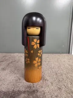 卯三郎　桜模様の木製こけし