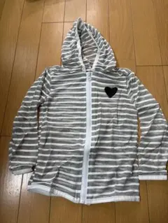 未使用 グレーとホワイト ストライプ ラッシュガード 120cm 薄手