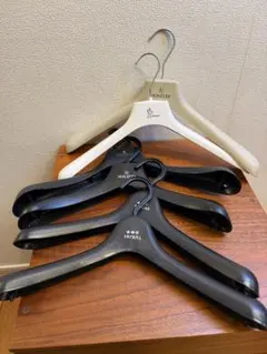 MONCLER TATRAS SOLIDO 衣類ハンガーセット