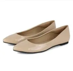 ベージュ フラットシューズ ベージュエナメル　22.523フラットパンプス値下げ