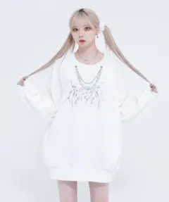 REFLEM/レフレム チェーン付きメタリックロゴ トレーナーのサムネイル