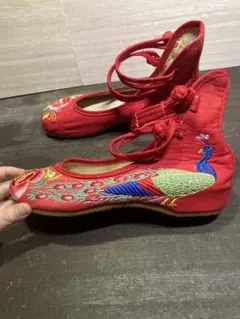 23.5サイズ チャイナシューズ 孔雀刺繍入りフラットシューズ 赤
