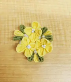 つまみ細工ブローチ　菜の花　春ブローチ　カラフル　お祝い