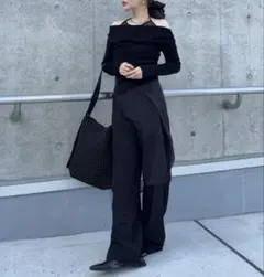 LAULEN オフショルダー黒ニットトップスのサムネイル