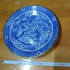青い花と鳥の模様の陶器皿 かなり昔のお皿約直径30センチ