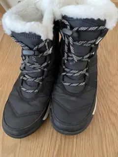 SOREL ファー付きブラックブーツ