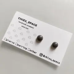 取引中　《ダークグレー》*カラフルなガラスの小粒ピアス/イヤリング