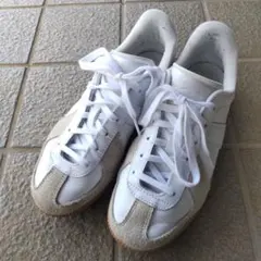アディダス　adidas　スニーカー ホワイトのサムネイル