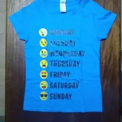 曜日と絵文字のプリントTシャツ ブルー