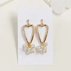 ゴールド×パール／ハートフレームピアス／大人可愛い／デート・お出かけに