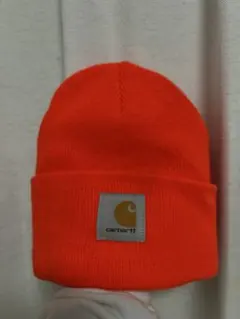 Carhartt　ニット帽　鮮やかなオレンジ