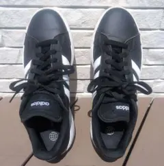 adidas ブラック/ホワイト スニーカー