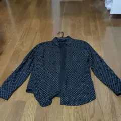 ユニクロ 黒ドット柄ブラウス