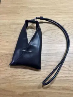 MM6 スマホショルダーバッグ ポーチ ブラック マルジェラ