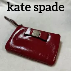 kate spade（ケイトスペード）ストラップ付きエナメルポーチ レッド