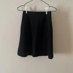 ユニクロ　ブラックAラインスカート シンプル 無地