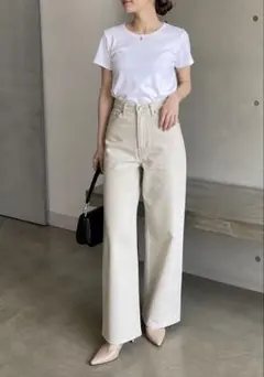 ユニクロ ワイドハイライズジーンズ ベージュ サイズ24美シルエット