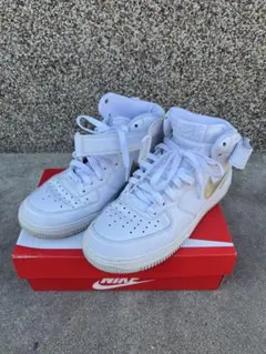 Nike ハイカットスニーカー ホワイト/ゴールド