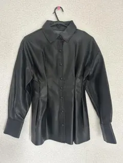 WAIST TUCK FAUX LEATHER SHIRT