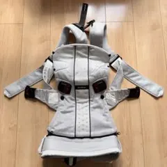 ベビービョルン 抱っこ紐 メッシュ　シルバー