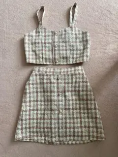 ピンク✖️ホワイトのチェック柄、パール調ボタン付きのツイード風セットアップ