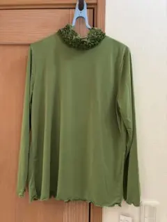 グリーン フリルネック 長袖トップス M-L