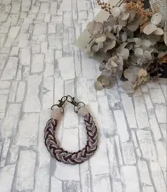 【ハンドメイド】マクラメ編み ハンドストラップ 落ち着きカラー／大人可愛い