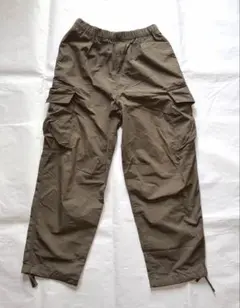 ユニクロ　ワイドフィットパラシュートカーゴパンツ