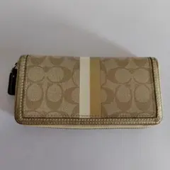 Coach ベージュ ストライプ 長財布