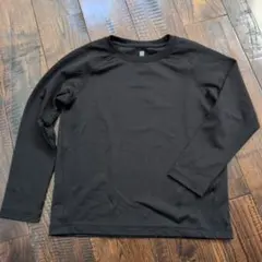 UNIQLO ブラック 長袖 Tシャツ　アンダーシャツ　130