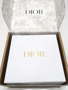Dior ギフトボックス ホワイト