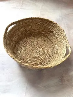 天然素材のハンドル付きバスケット