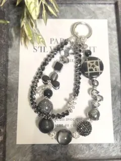 ハンドメイド　ビーズ　ストラップ　バッグチャーム《おまけ付》　ブラック　黒