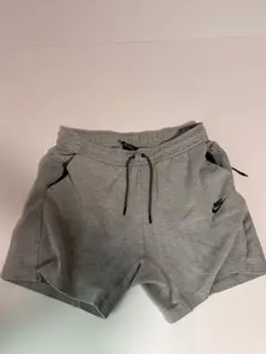 メ*8様 廃盤　NIKE テックフリース　ハーフパンツ　L 最終値下げ