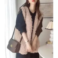 クラシカルエルフ ボリュームプードルフェイクファーベスト （ベージュ）