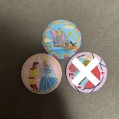 ディズニー　刺繍缶バッジ　２種類