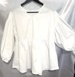 ITEMS URBAN RESEARCH 白 Vネック ボリューム袖のサムネイル