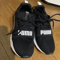 PUMA ブラック スニーカー