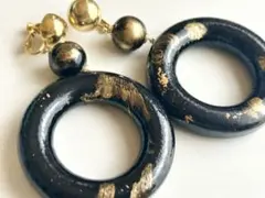 年代物 大きなフープ 輪っか 黒×金 モダンなデザインのvintageイヤリング