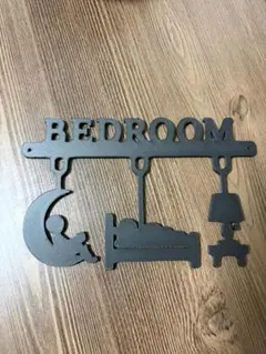 BEDROOM ウォールアート 寝室サイン 月とベッド