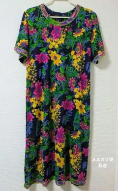 【USED】花柄のワンピース　紺色　M〜L
