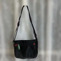 BENETTON 黒 サコッシュ ストライプストラップのサムネイル