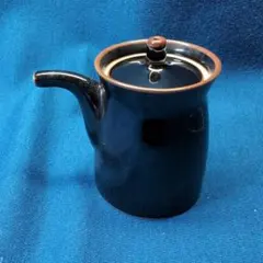 白山陶器　黒い陶器製醤油さしのサムネイル