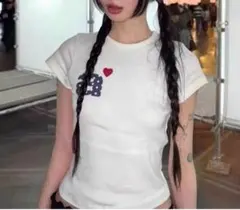 aeae Tシャツ ホワイト トップス カットソー 韓国 ロゴ ハート