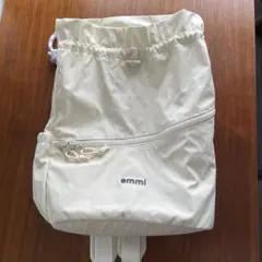 emmi バッグ　ホワイト ロゴマルチバックパック レディース