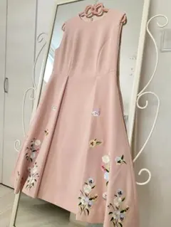 【値下げ】フラワー刺繍が素敵な♡ワンピースのサムネイル