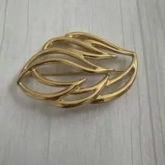 【美品】MONET モネ　ブローチ　ヴィンテージ ゴールドカラー リーフのサムネイル