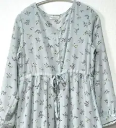 【アースミュージック...】ロングワンピース/V ネック /花柄/くすみブルー